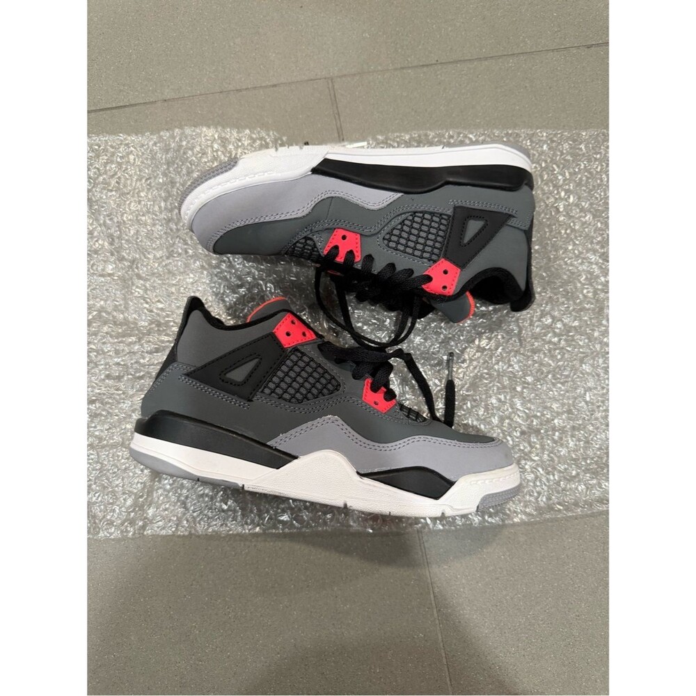 Air Jordan 4 Retro “Infrared” (GS) Size: 2.5